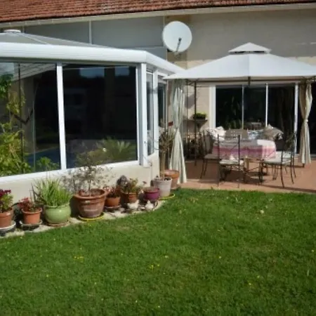 Garden Flat Apartment Saint-Pantaleon-les-Vignes
