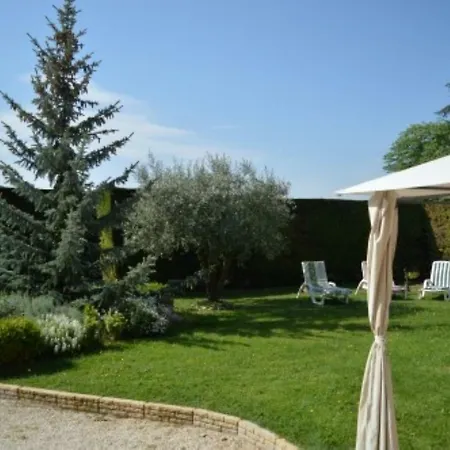 Garden Flat Apartment Saint-Pantaleon-les-Vignes